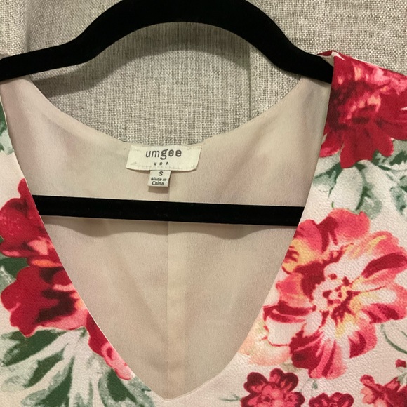 UMGEE USA WOMENS FLORAL DRESS SIZE SMALL.  3/4 FLUTTER SLEEVE - Picture 3 of 9